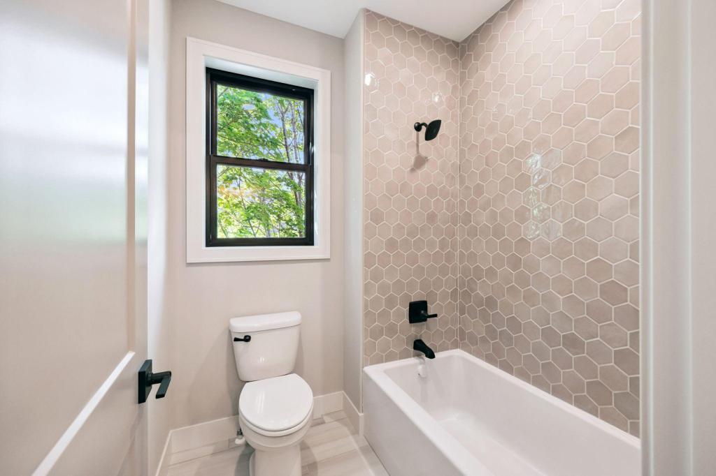 3061 Lake Shore Boulevard Property Photo 41