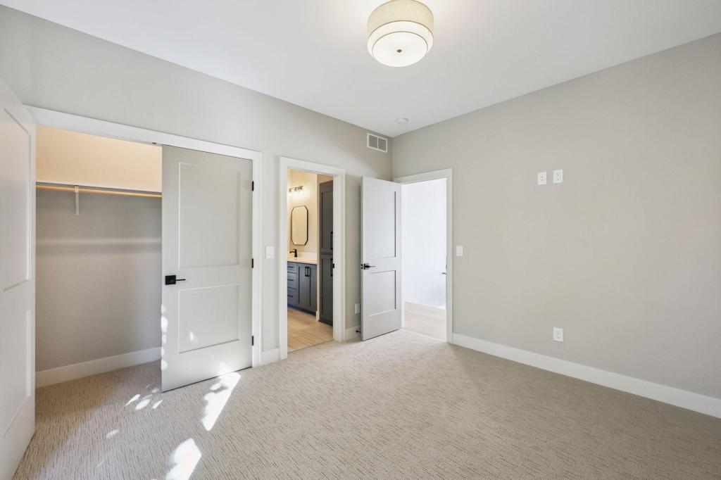 3061 Lake Shore Boulevard Property Photo 42