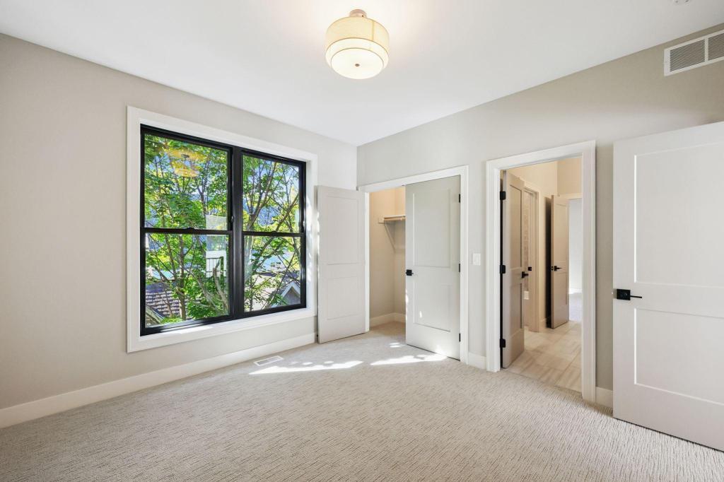 3061 Lake Shore Boulevard Property Photo 43