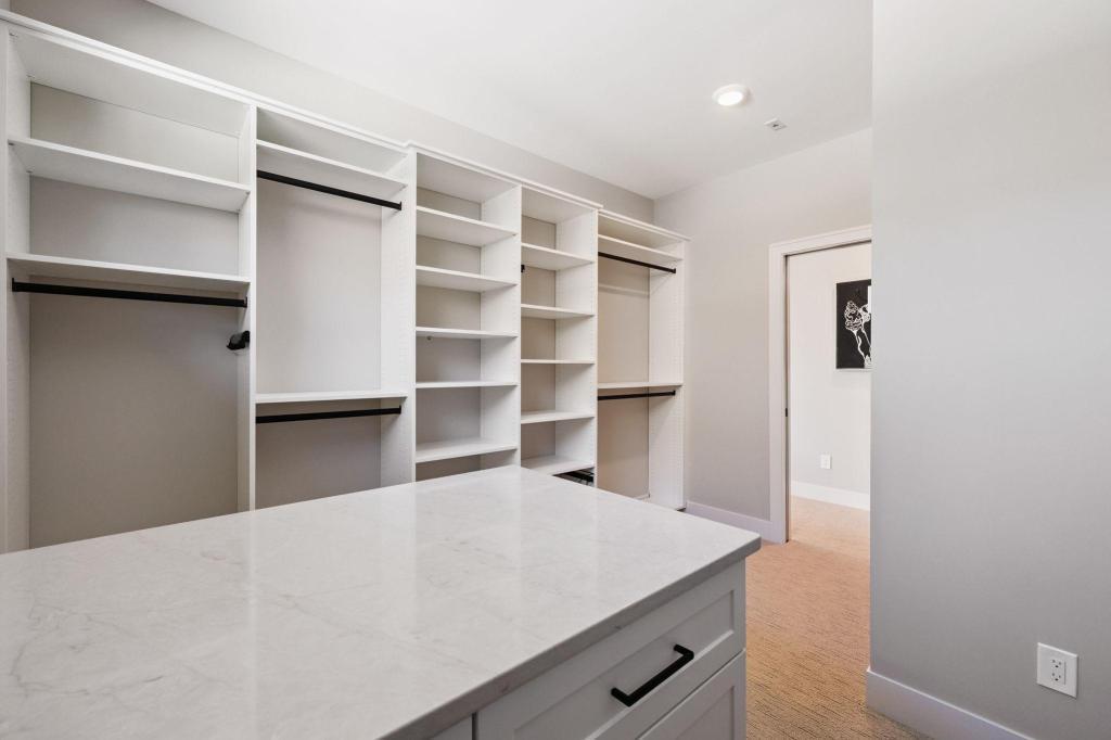 3061 Lake Shore Boulevard Property Photo 45