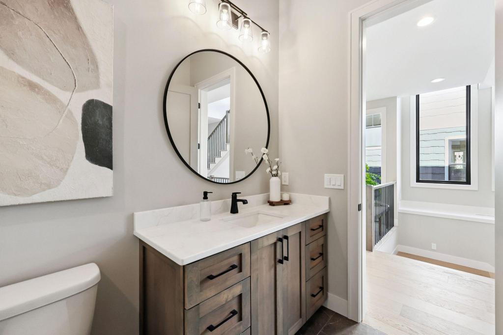 3061 Lake Shore Boulevard Property Photo 49