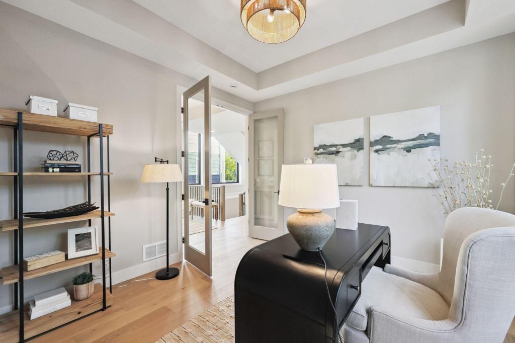 3061 Lake Shore Boulevard Property Photo 52