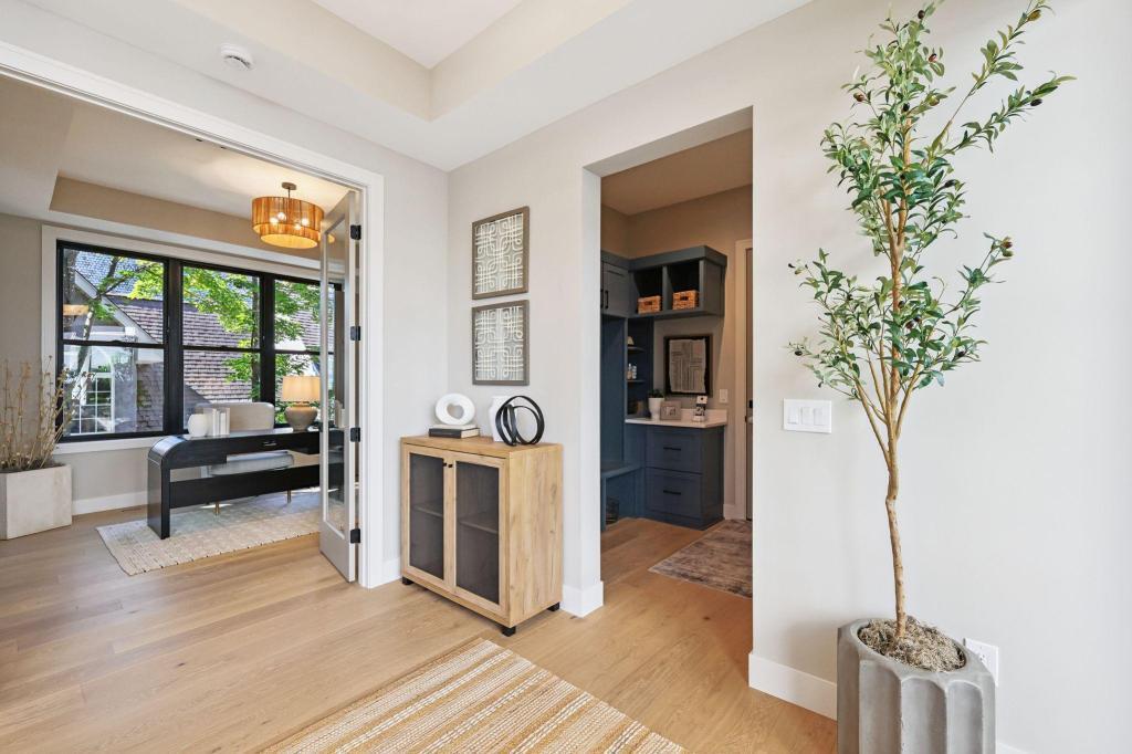 3061 Lake Shore Boulevard Property Photo 55