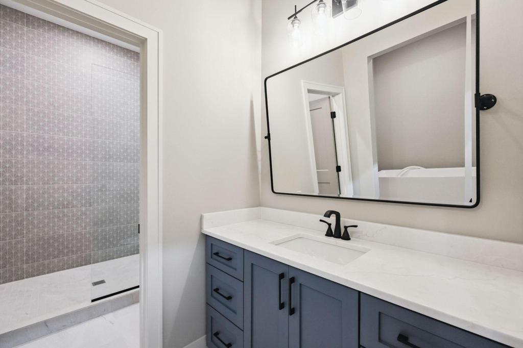 3061 Lake Shore Boulevard Property Photo 58