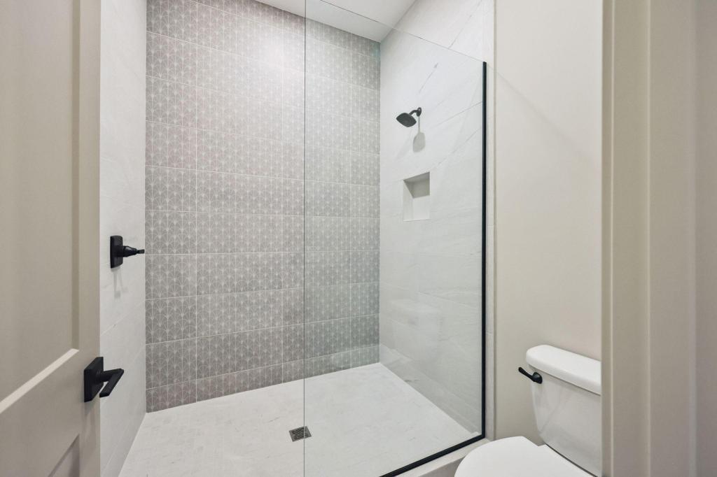 3061 Lake Shore Boulevard Property Photo 61