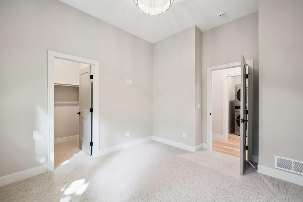 3061 Lake Shore Boulevard Property Photo 63