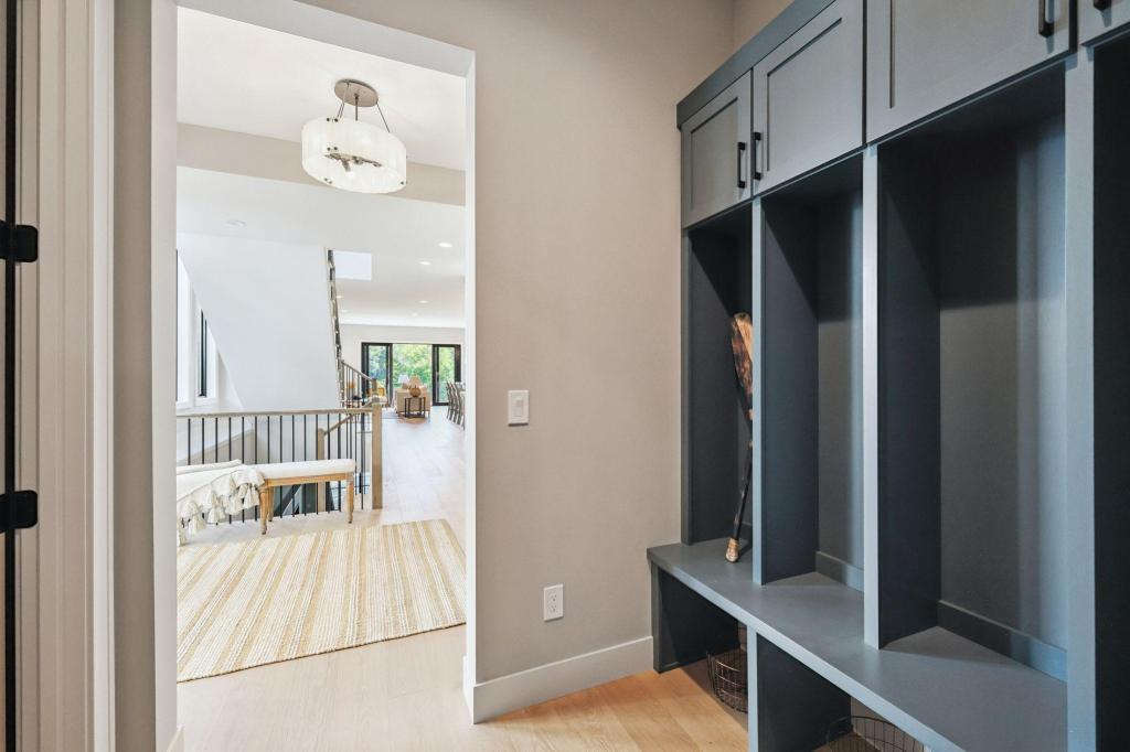 3061 Lake Shore Boulevard Property Photo 66