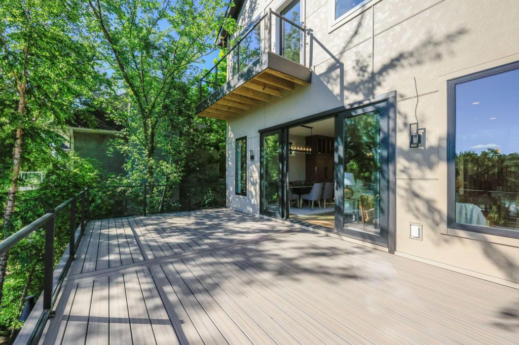 3061 Lake Shore Boulevard Property Photo 67