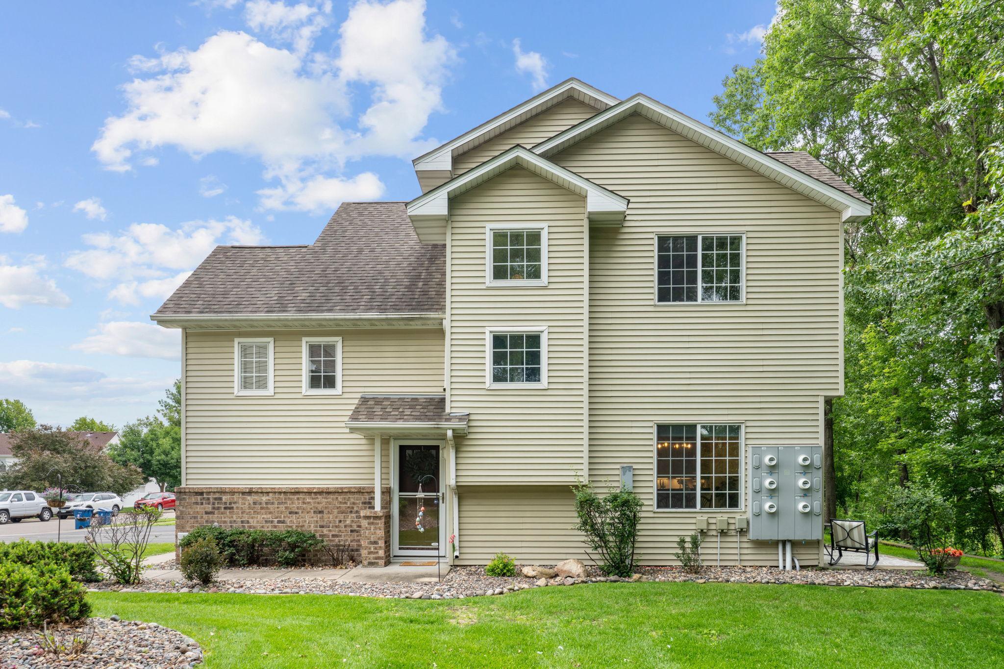 1711 Elm Street Property Photo 6