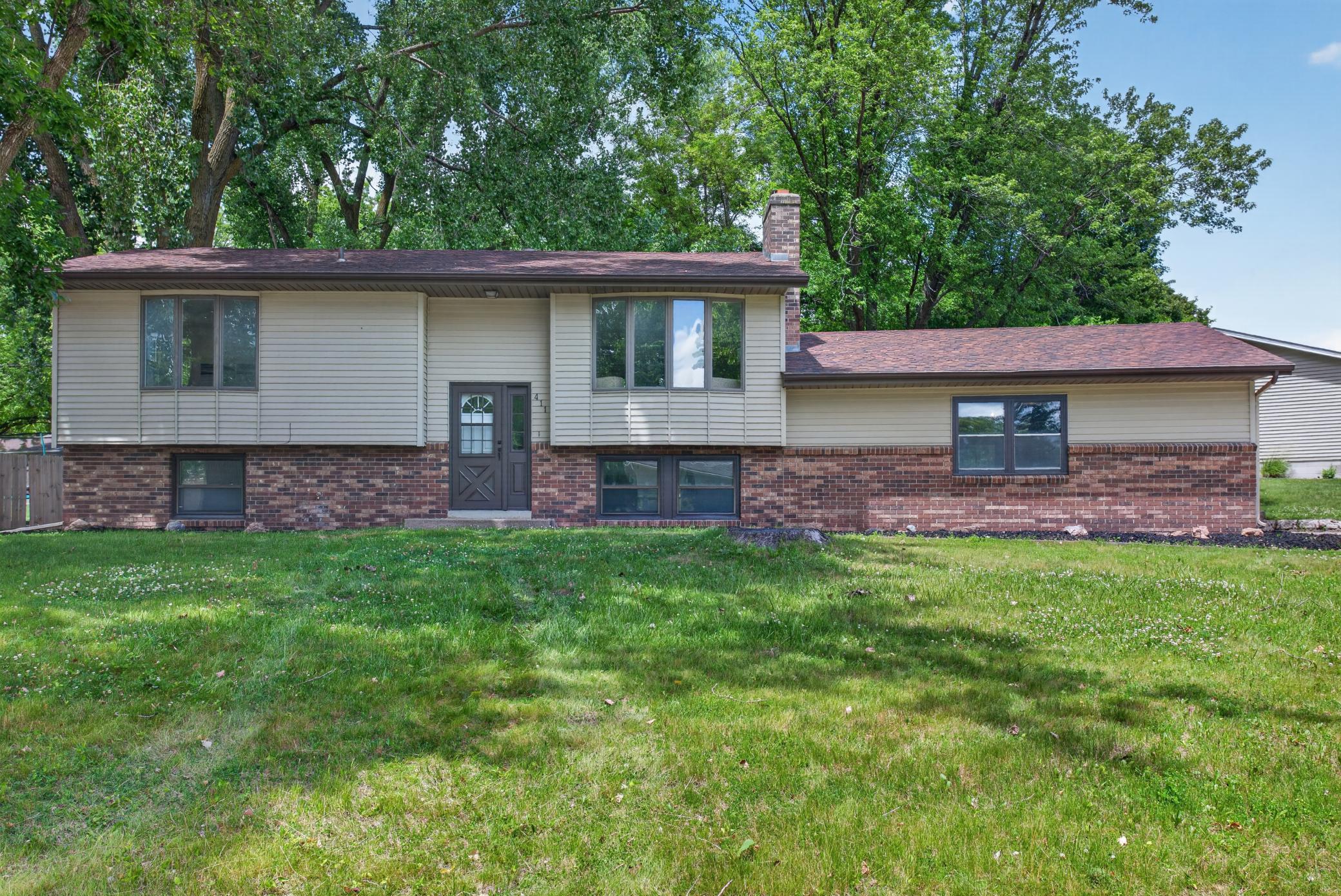 411 Adams Drive W Property Photo 2