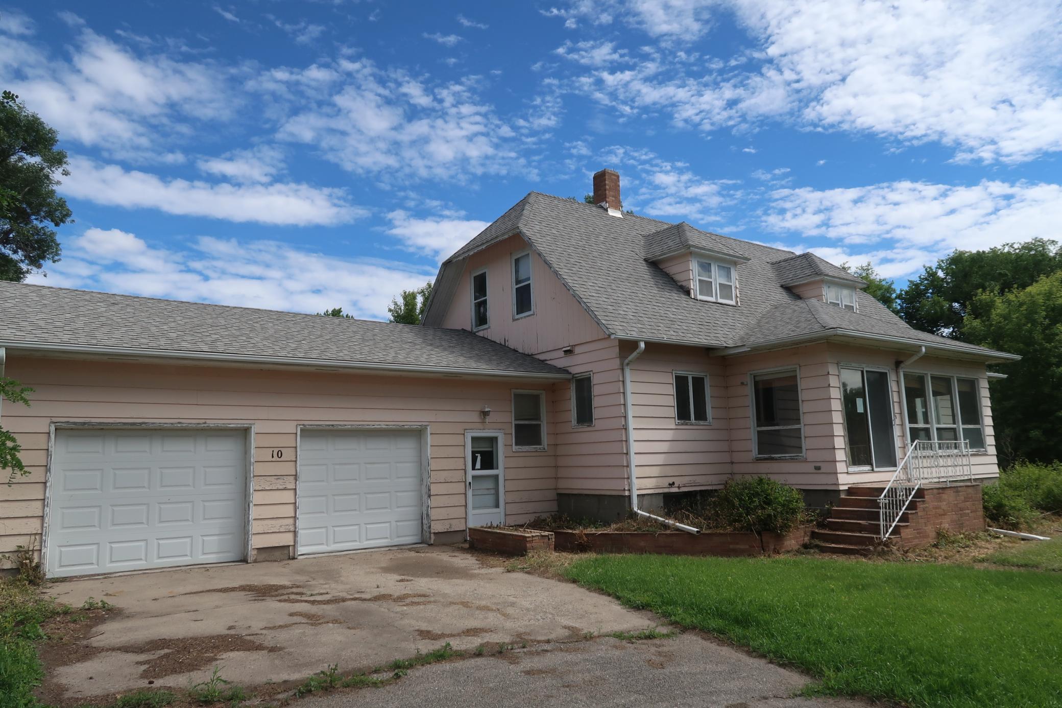 10 3rd Avenue Property Photo 1