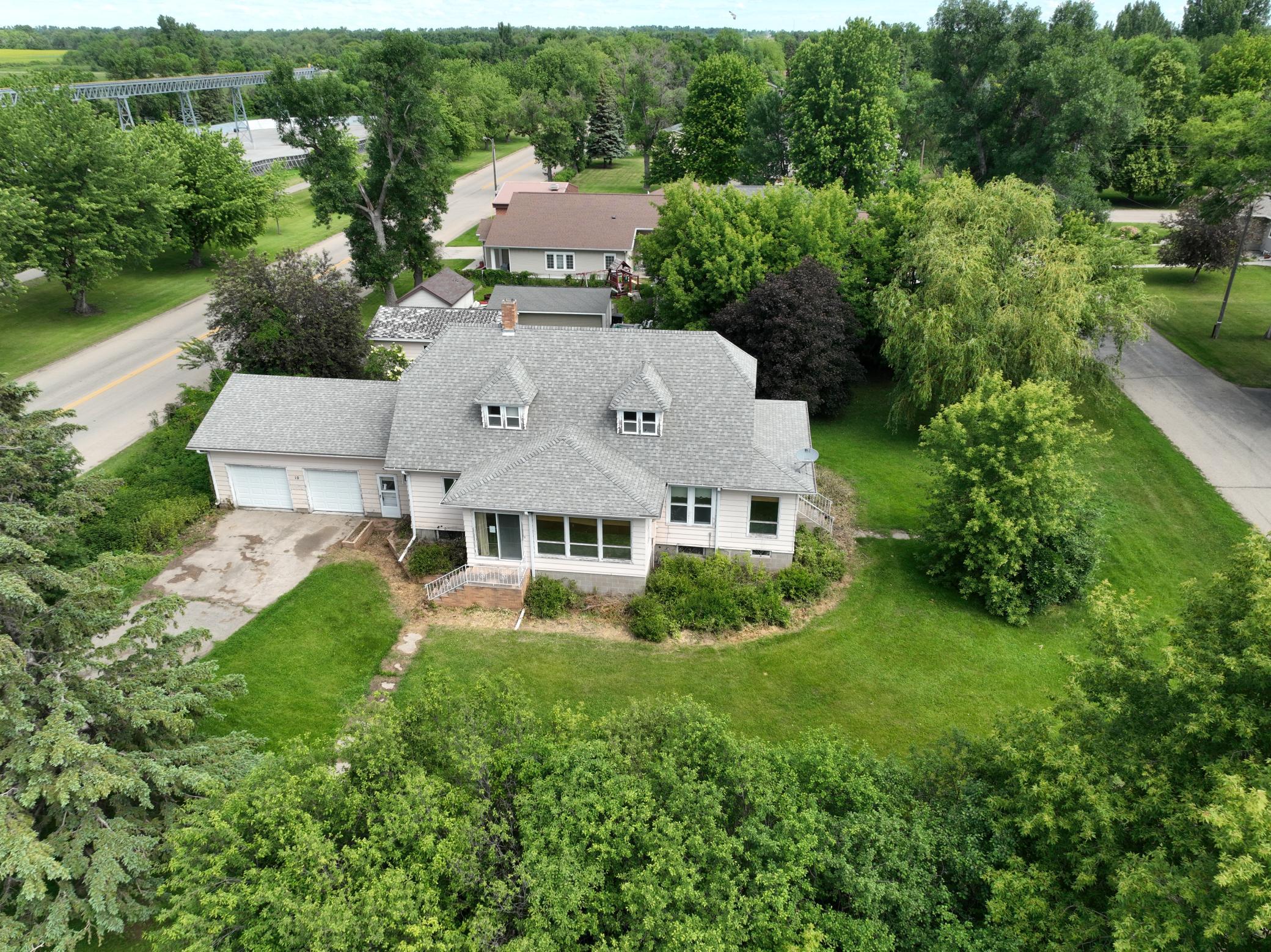 10 3rd Avenue Property Photo 6