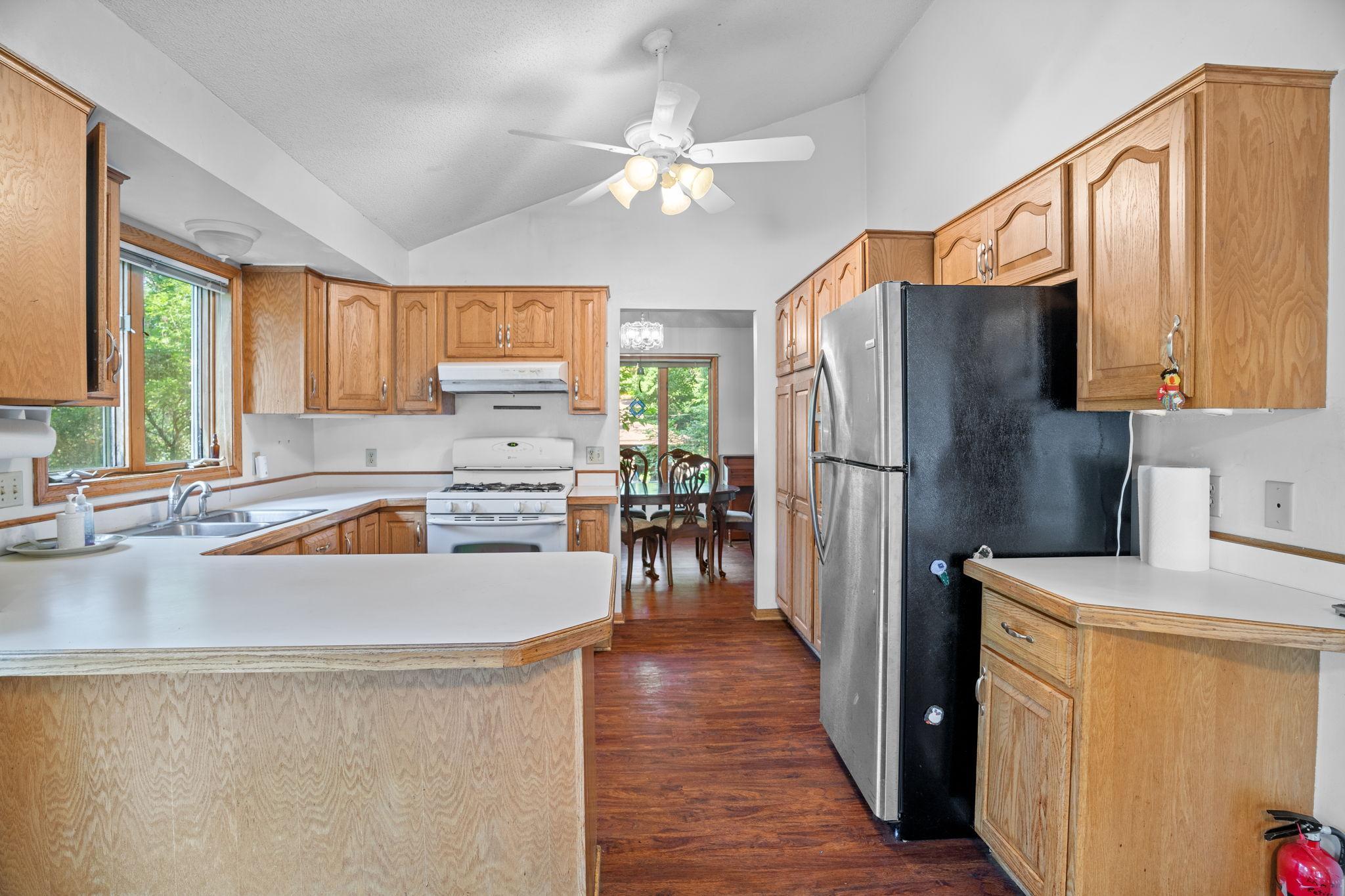 4512 Williston Road Property Photo 4