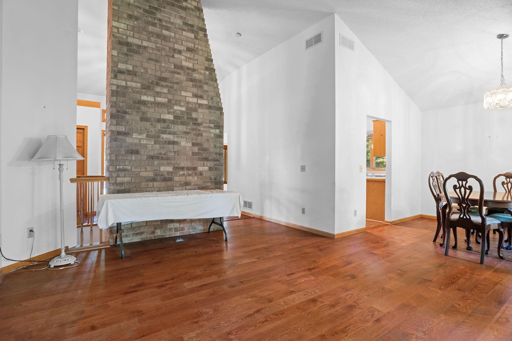4512 Williston Road Property Photo 6