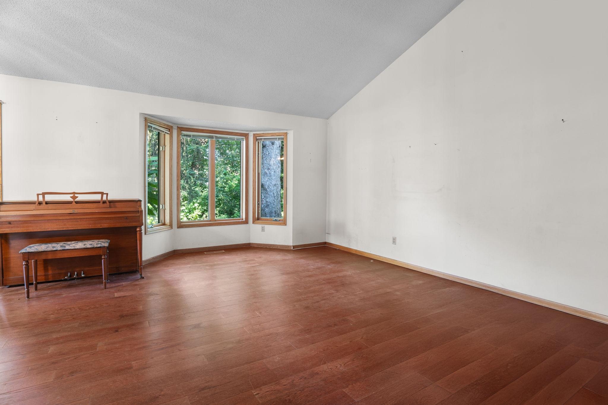 4512 Williston Road Property Photo 7