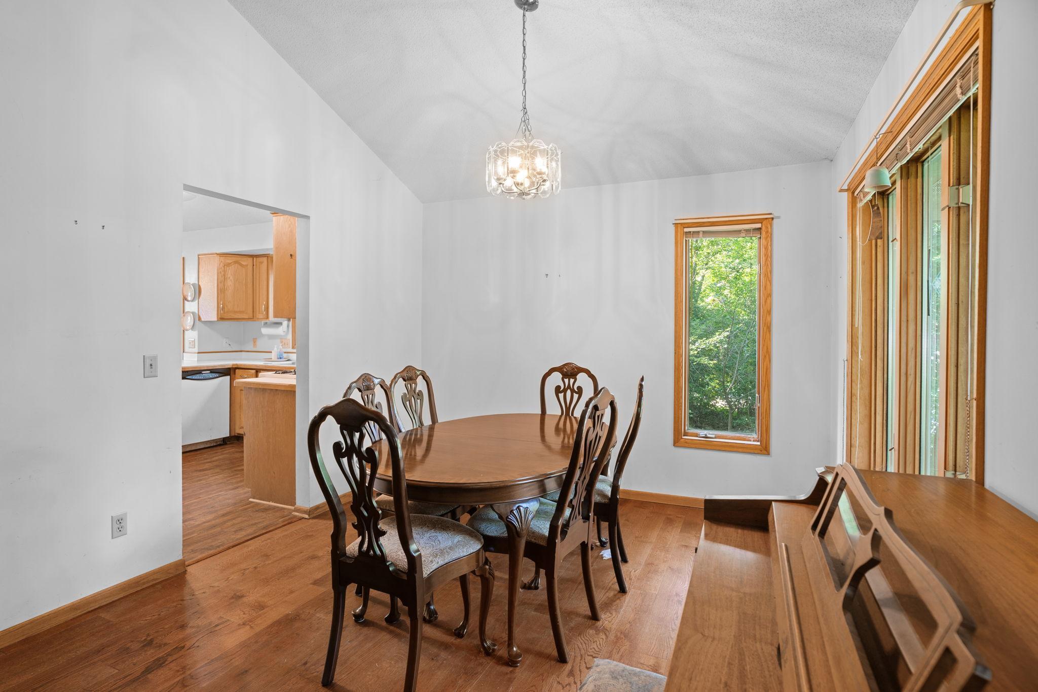 4512 Williston Road Property Photo 8