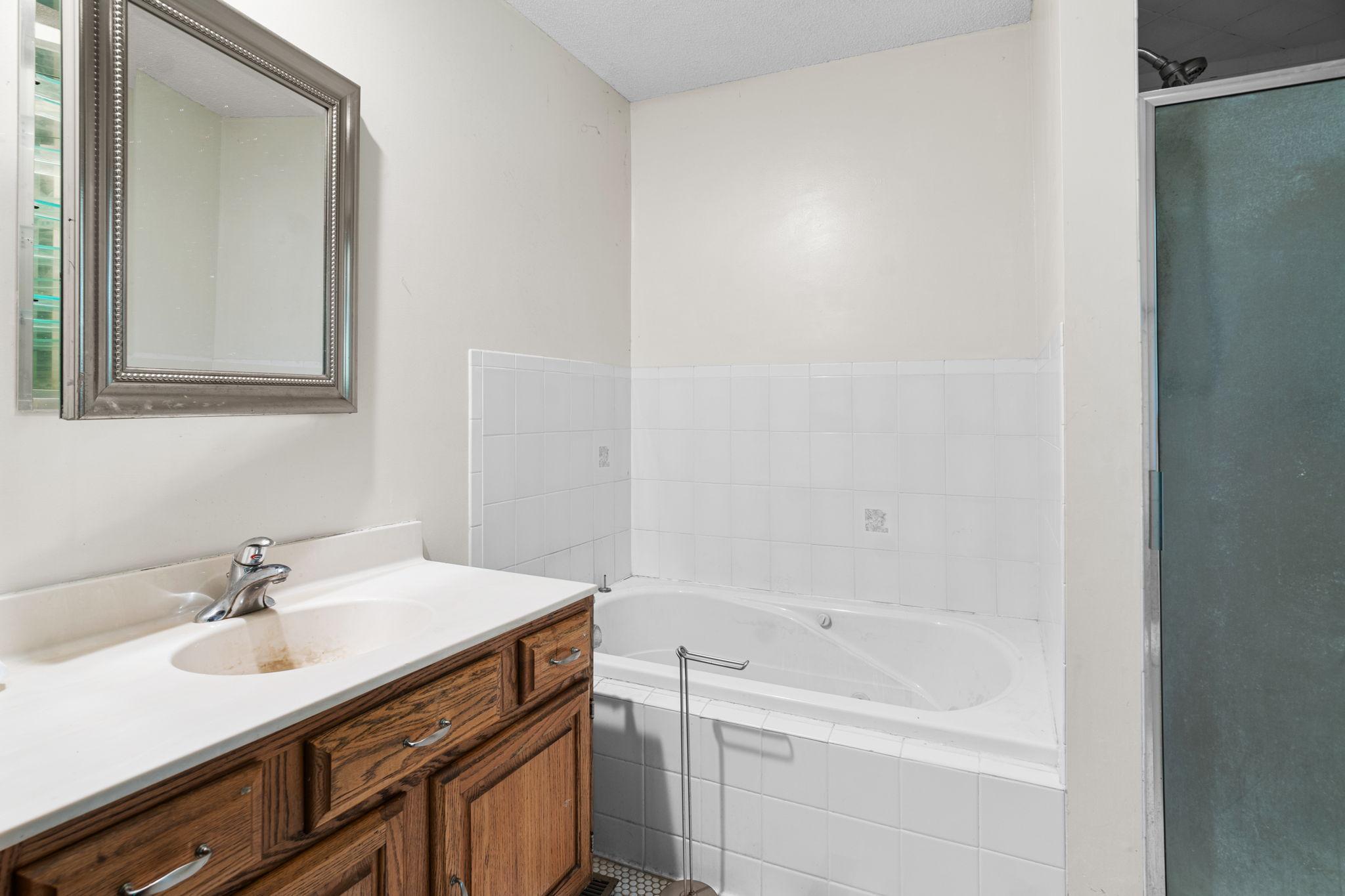 4512 Williston Road Property Photo 13