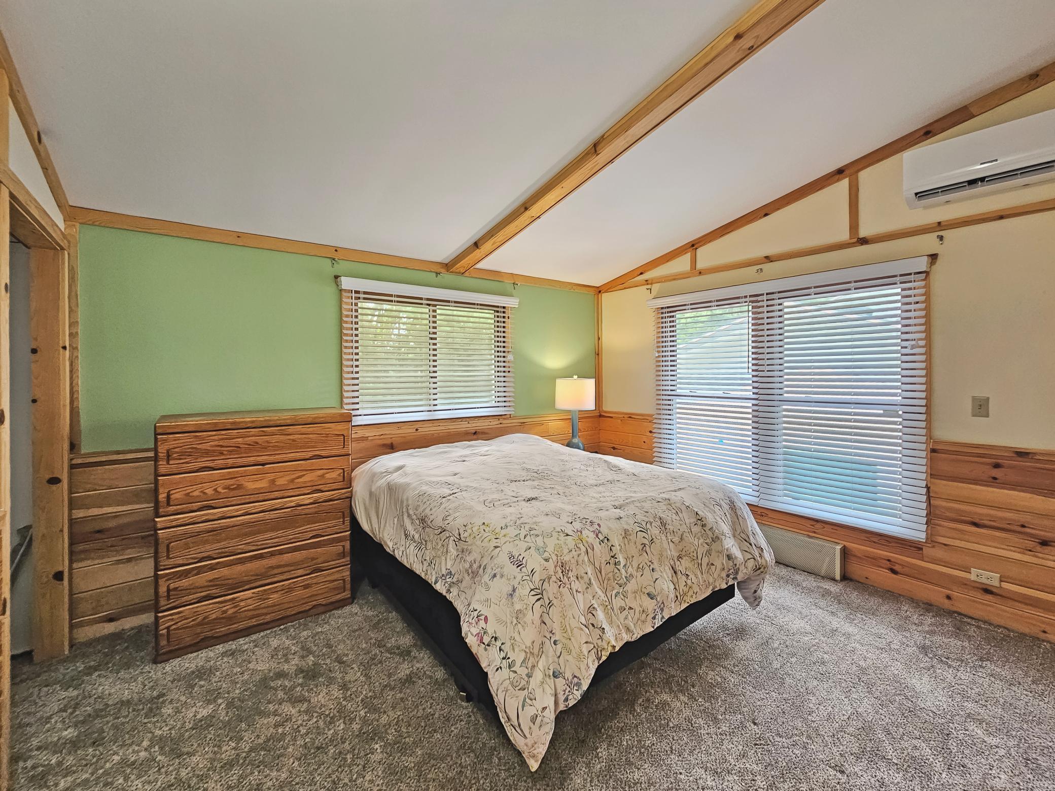 709 Hall Place Property Photo 14