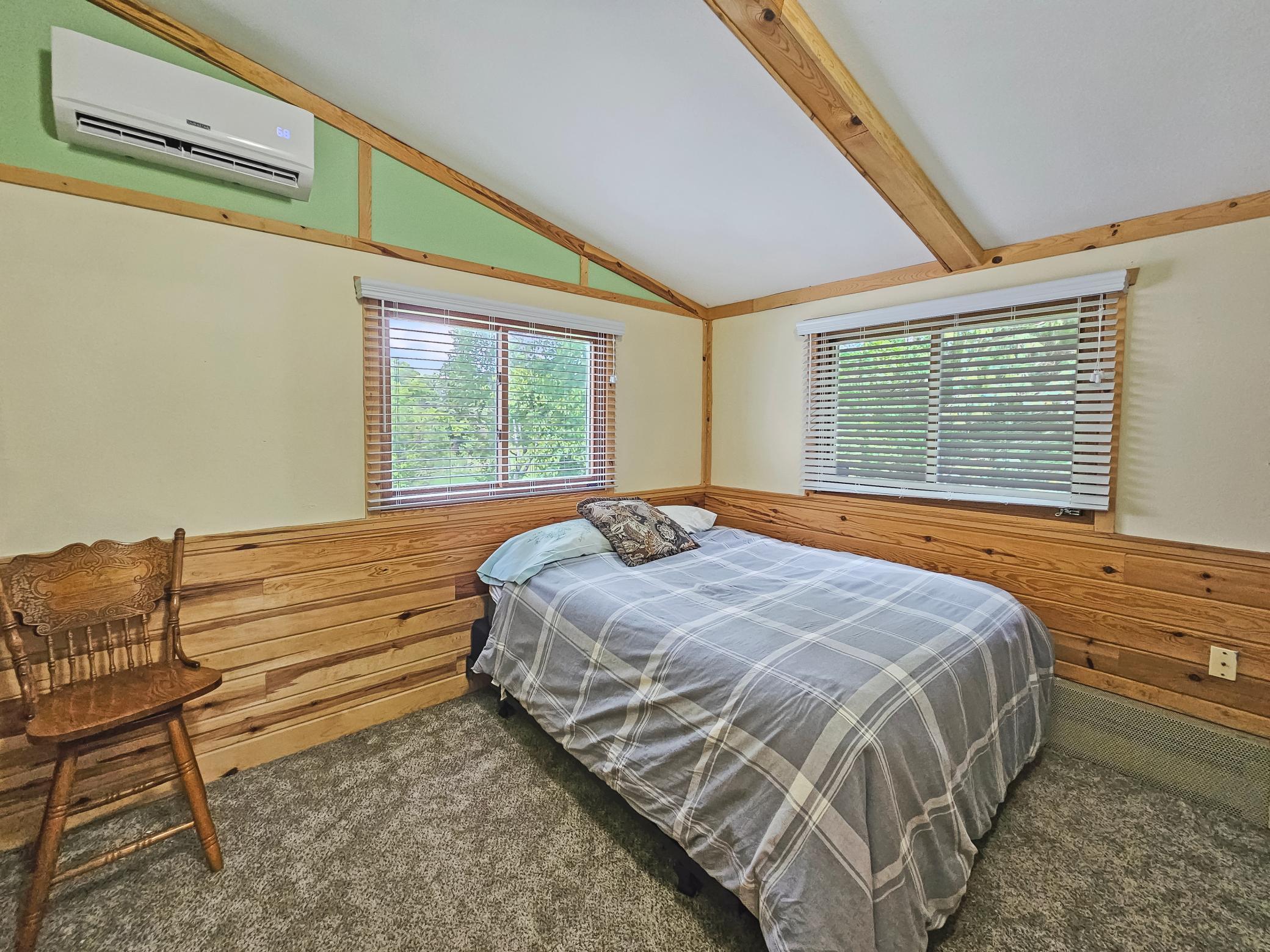 709 Hall Place Property Photo 15
