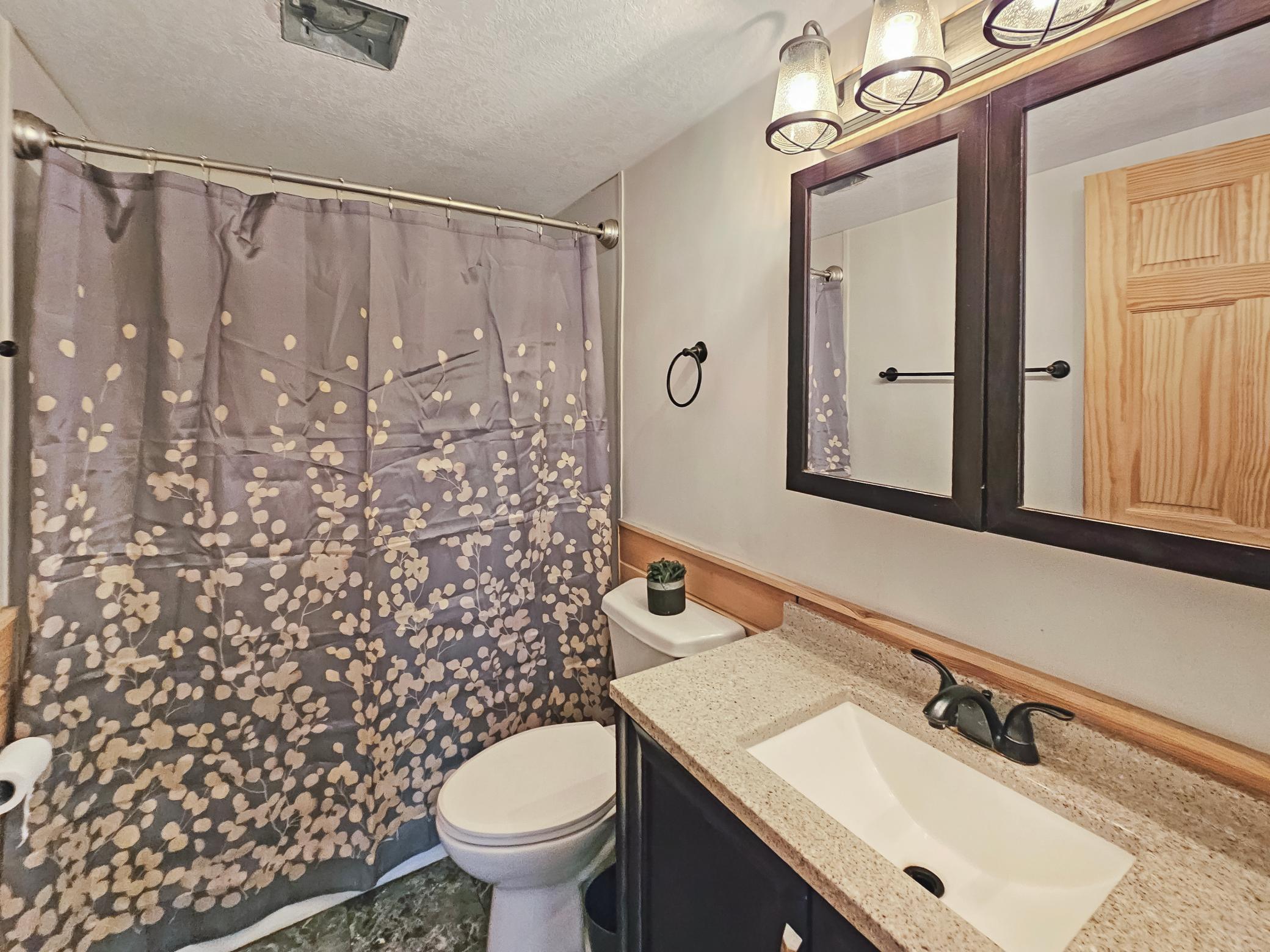 709 Hall Place Property Photo 18