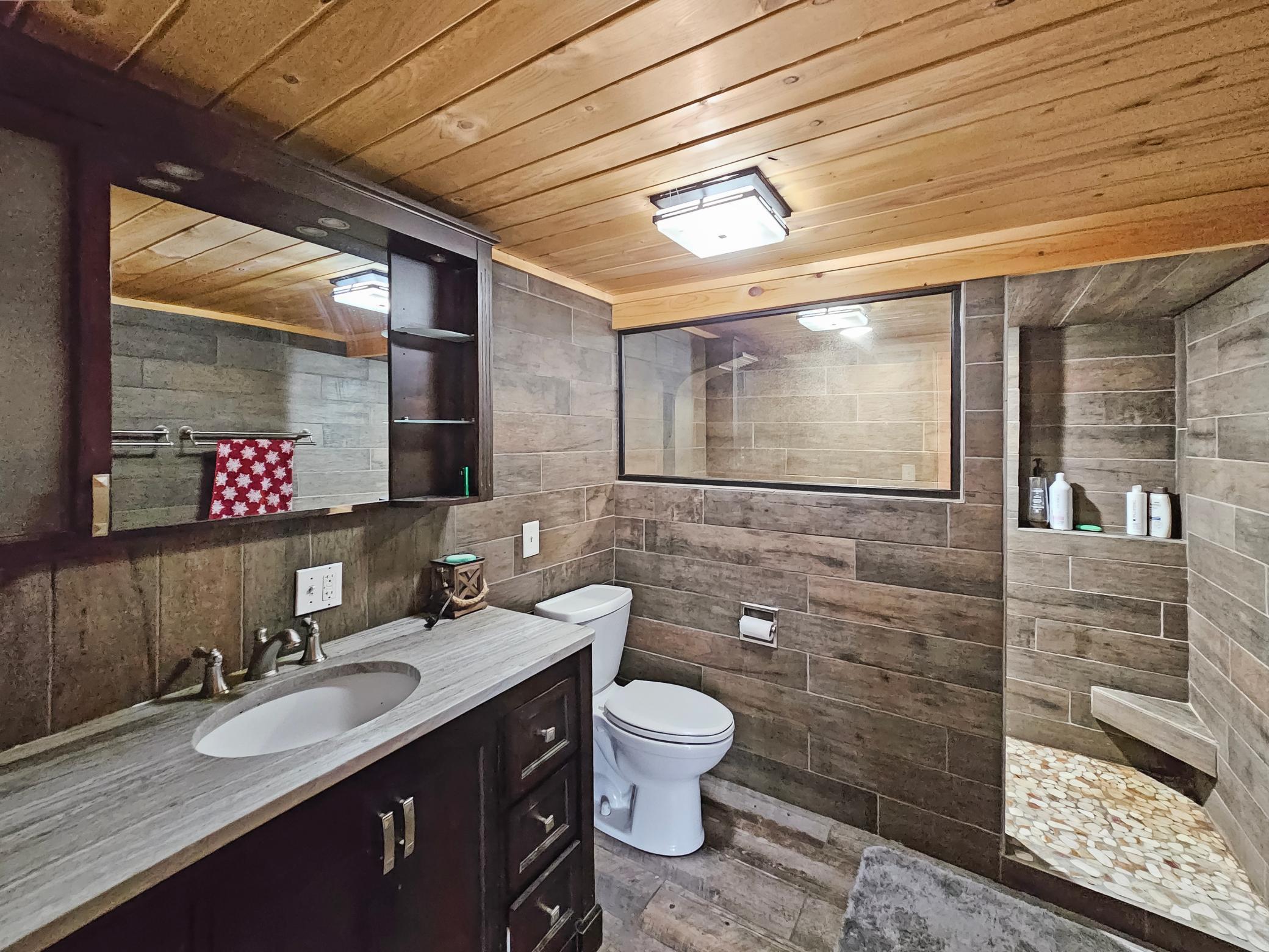 709 Hall Place Property Photo 24