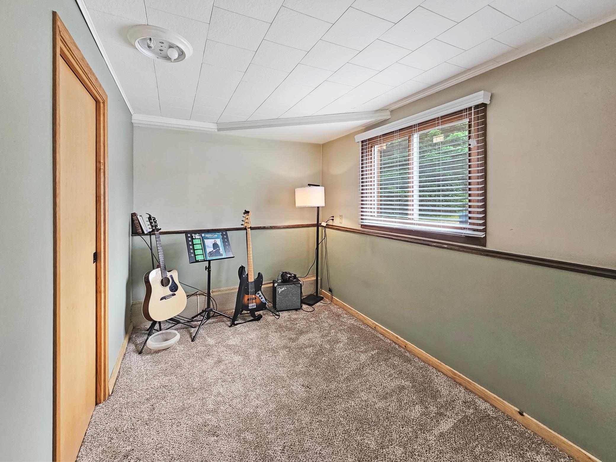 709 Hall Place Property Photo 26