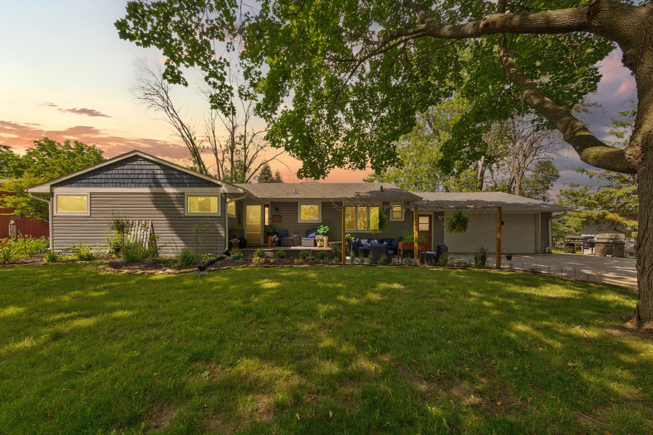 406 Ivanhoe Avenue W Property Photo 1
