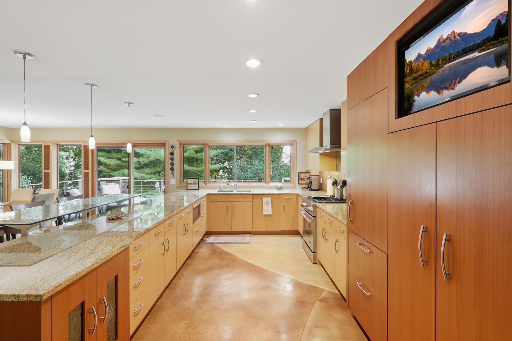18416 Ridgewood Road Property Photo 7