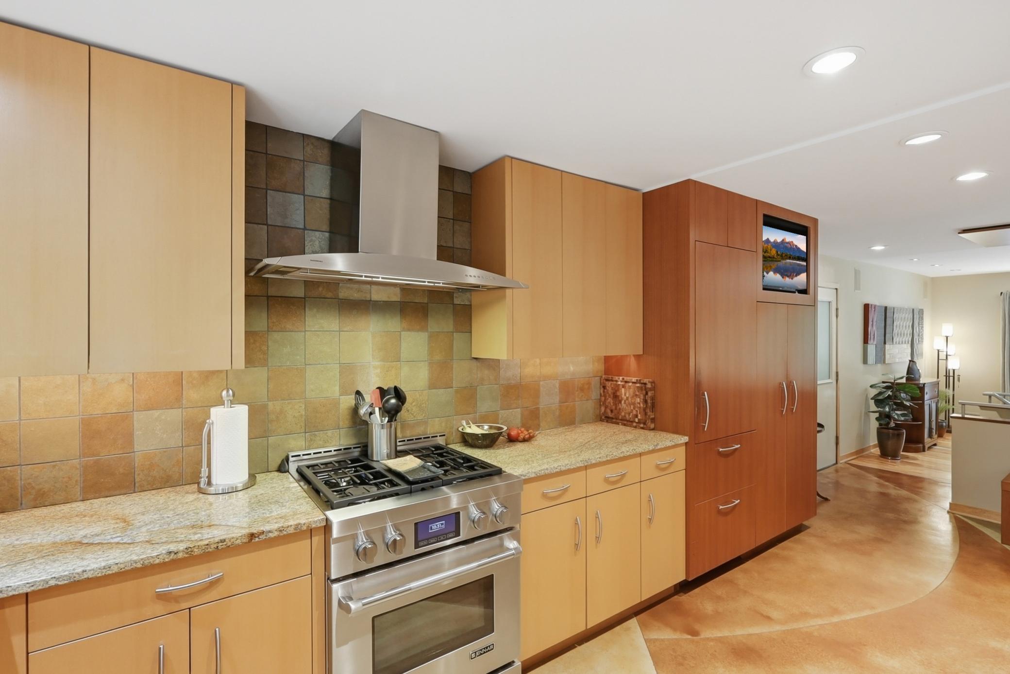 18416 Ridgewood Road Property Photo 10
