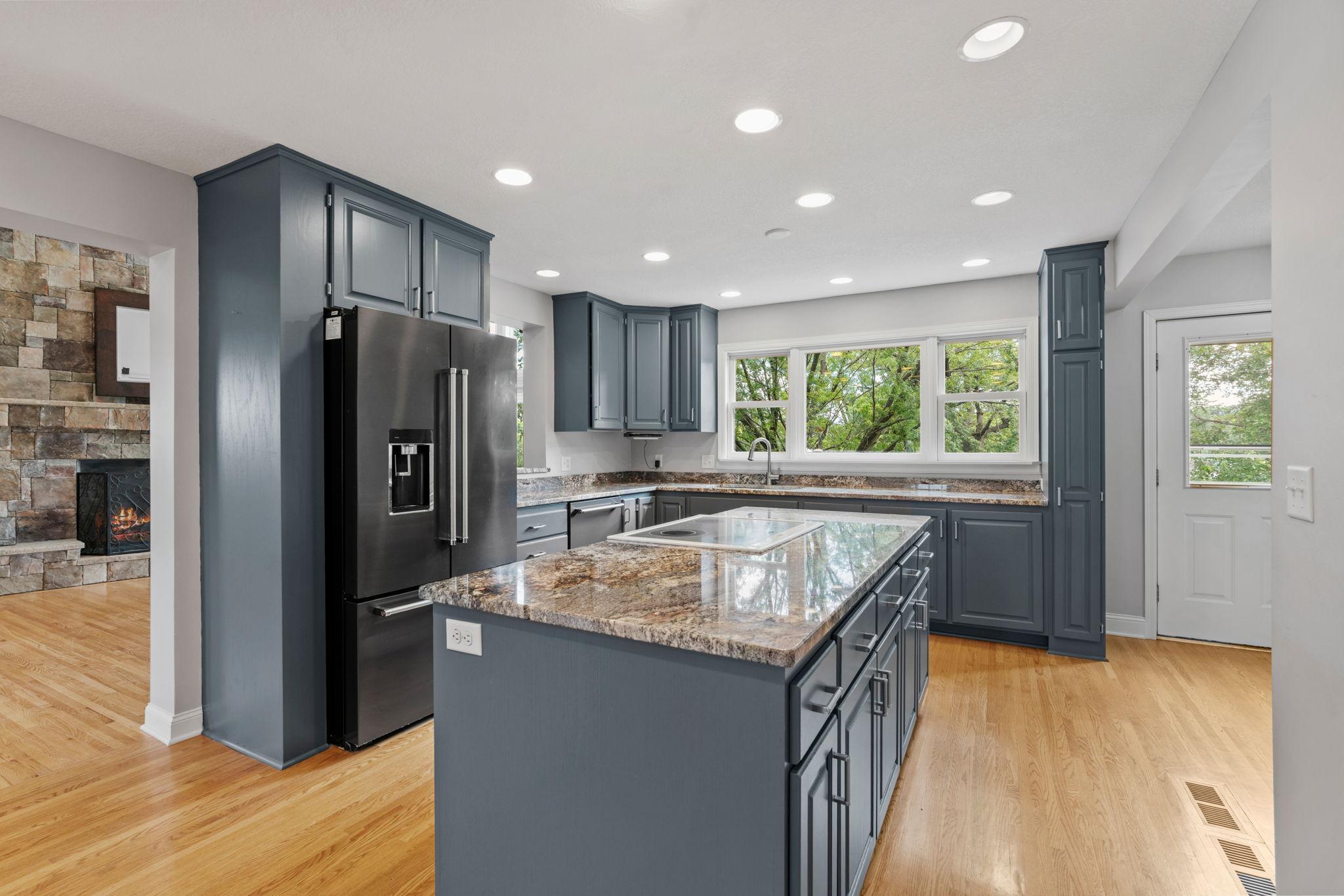 223 E River Parkway Property Photo 4