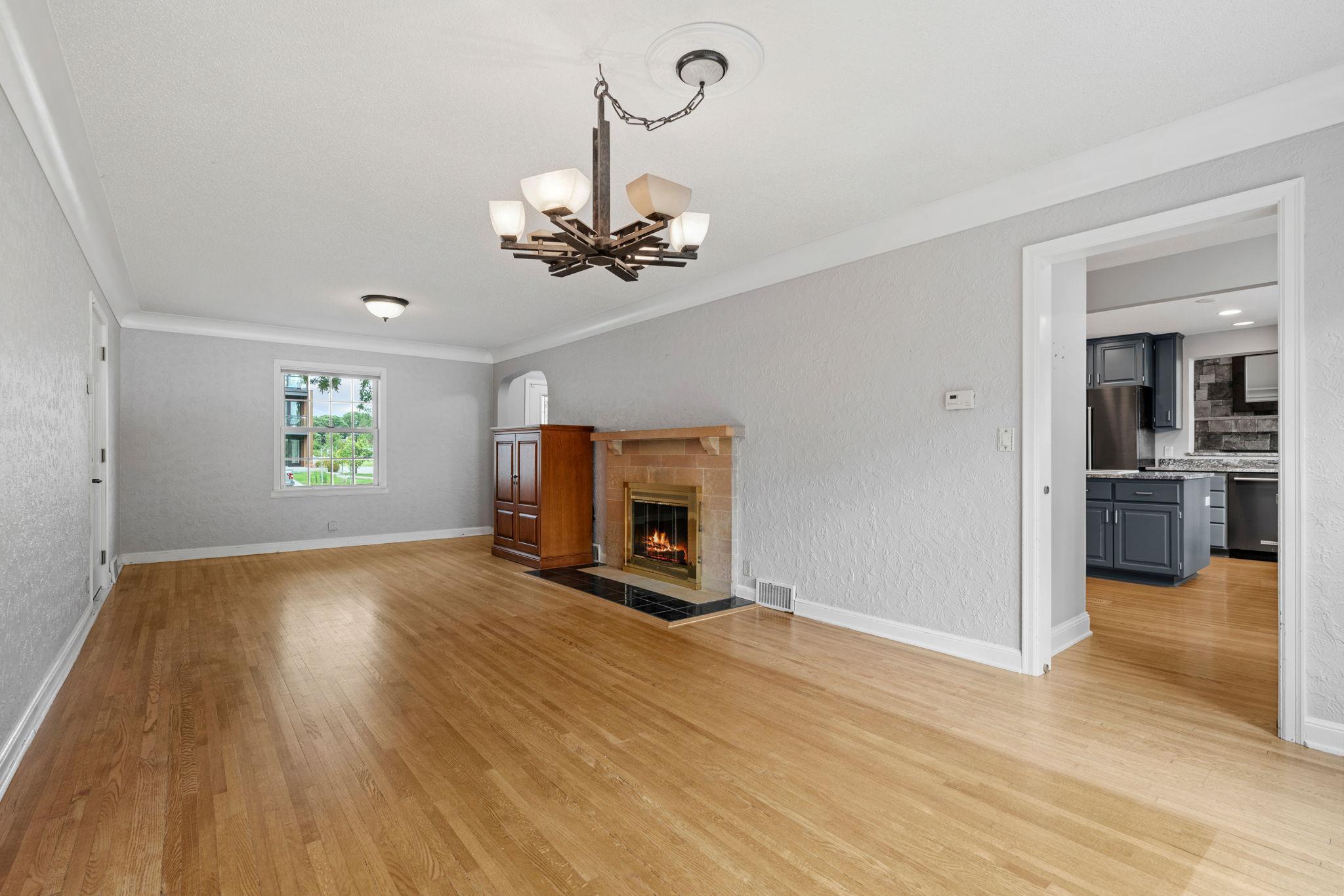 223 E River Parkway Property Photo 12