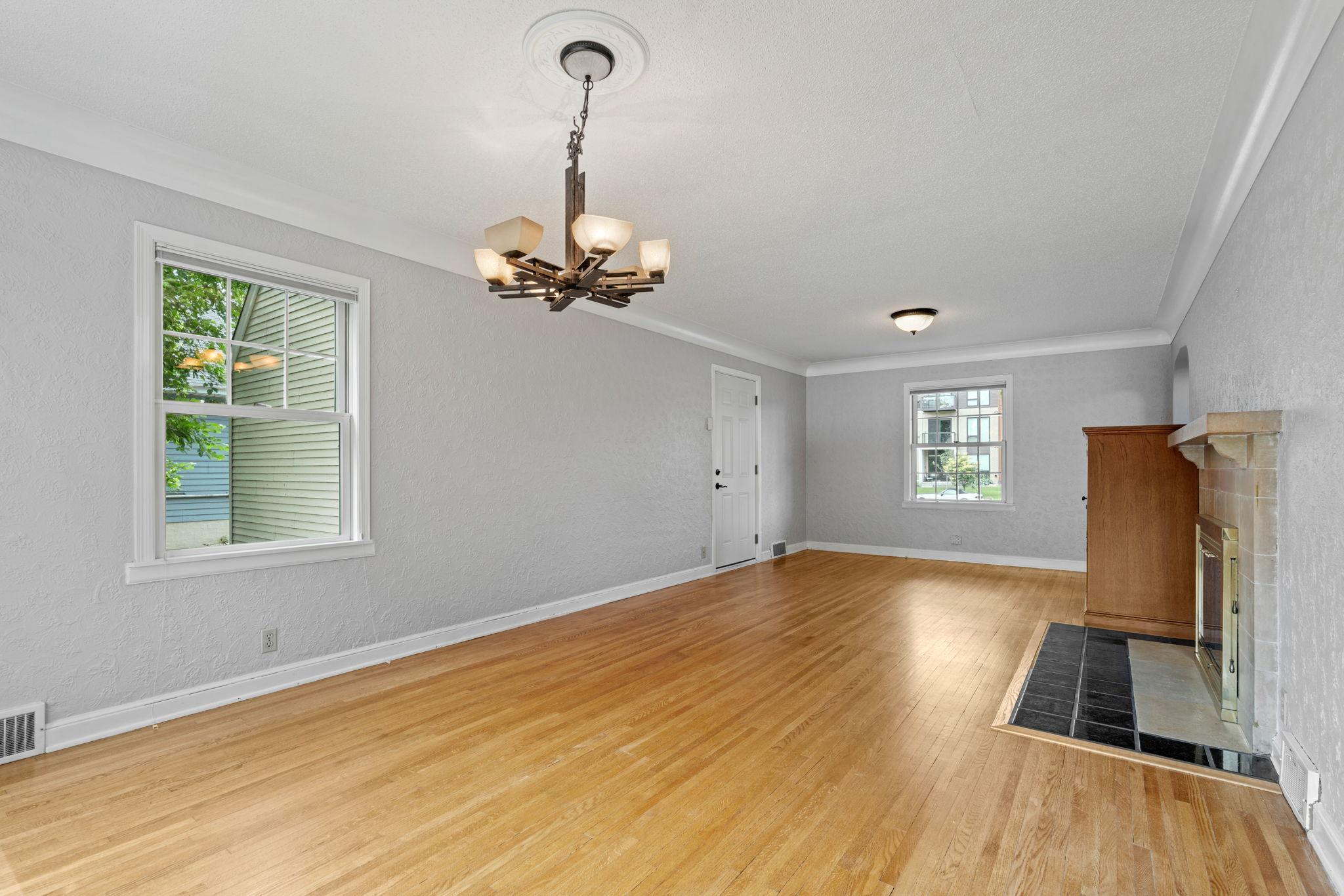 223 E River Parkway Property Photo 14