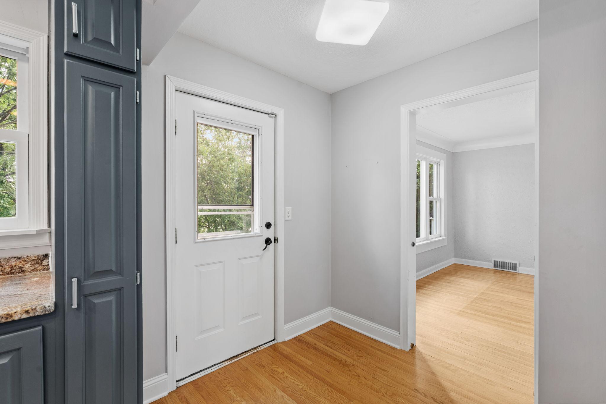 223 E River Parkway Property Photo 16