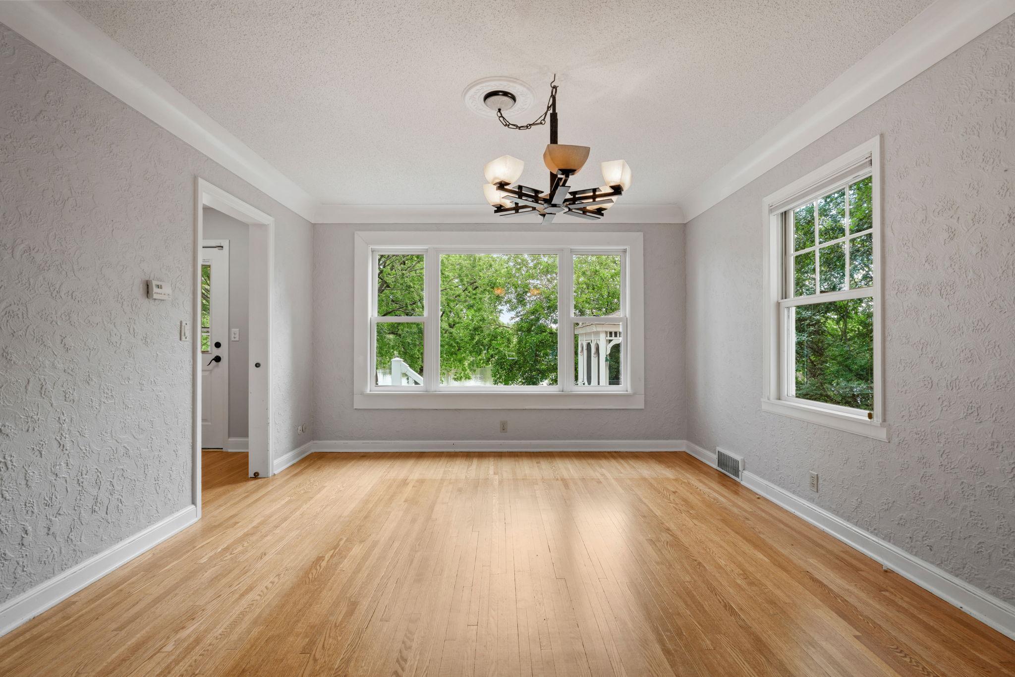 223 E River Parkway Property Photo 17