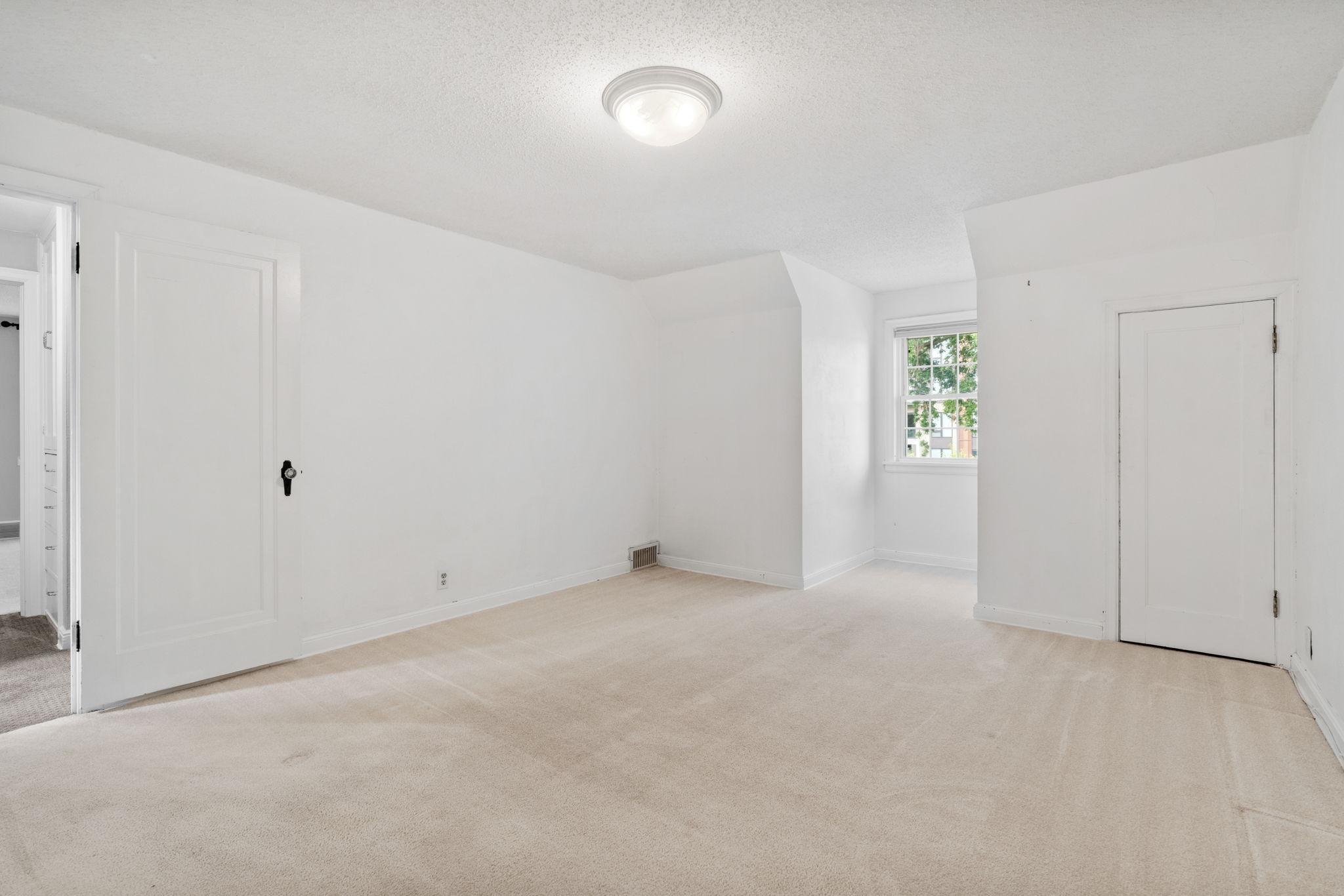 223 E River Parkway Property Photo 19