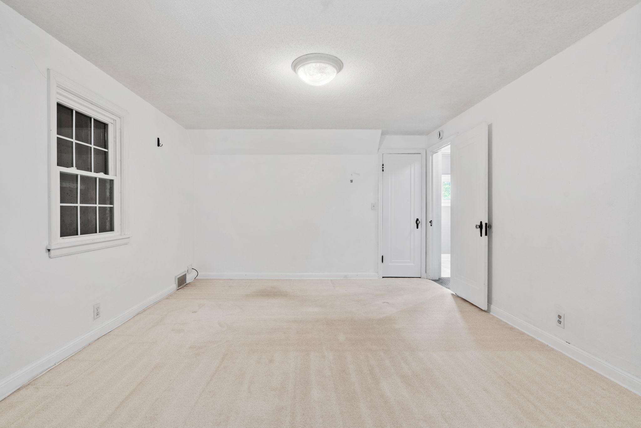 223 E River Parkway Property Photo 20