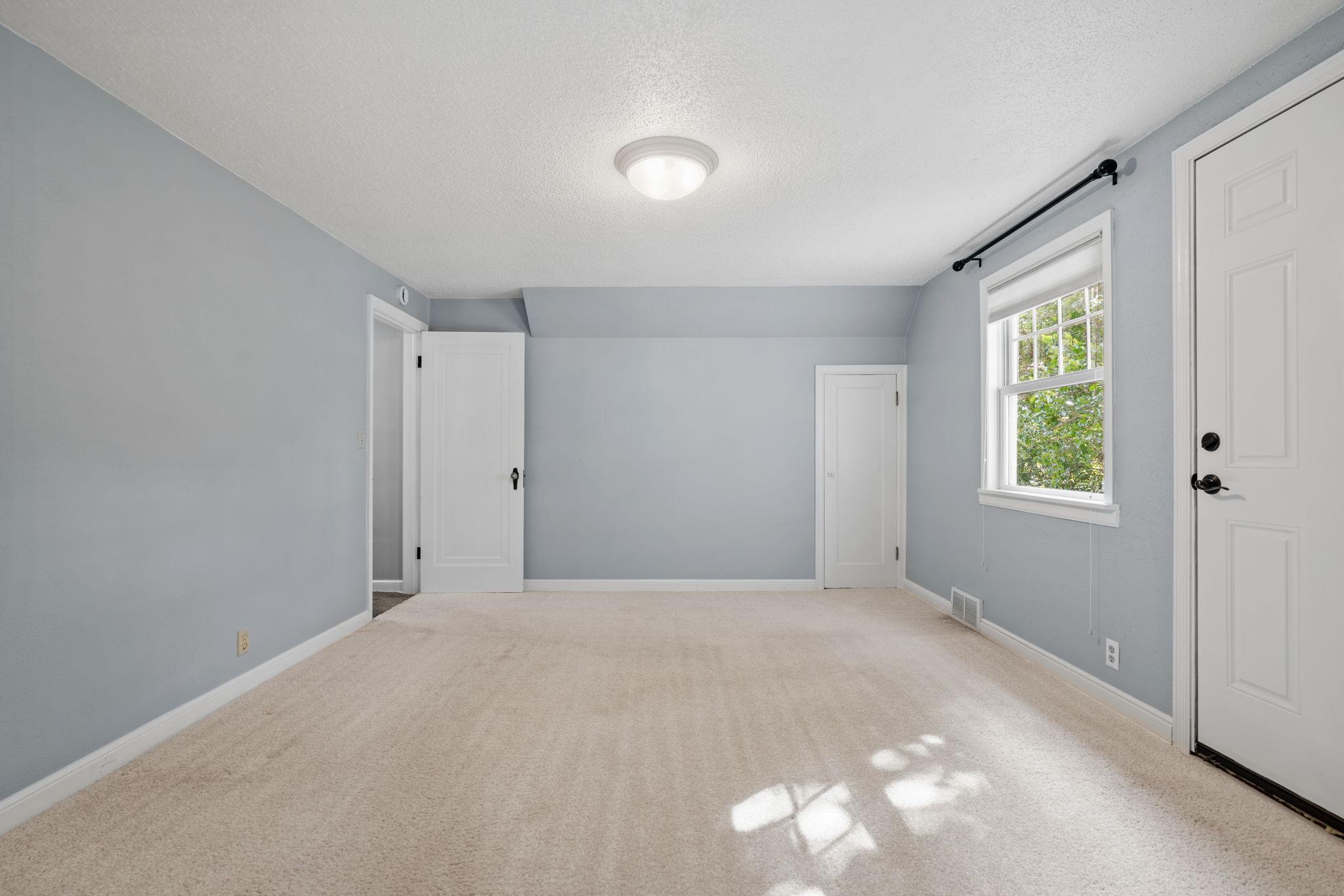 223 E River Parkway Property Photo 22