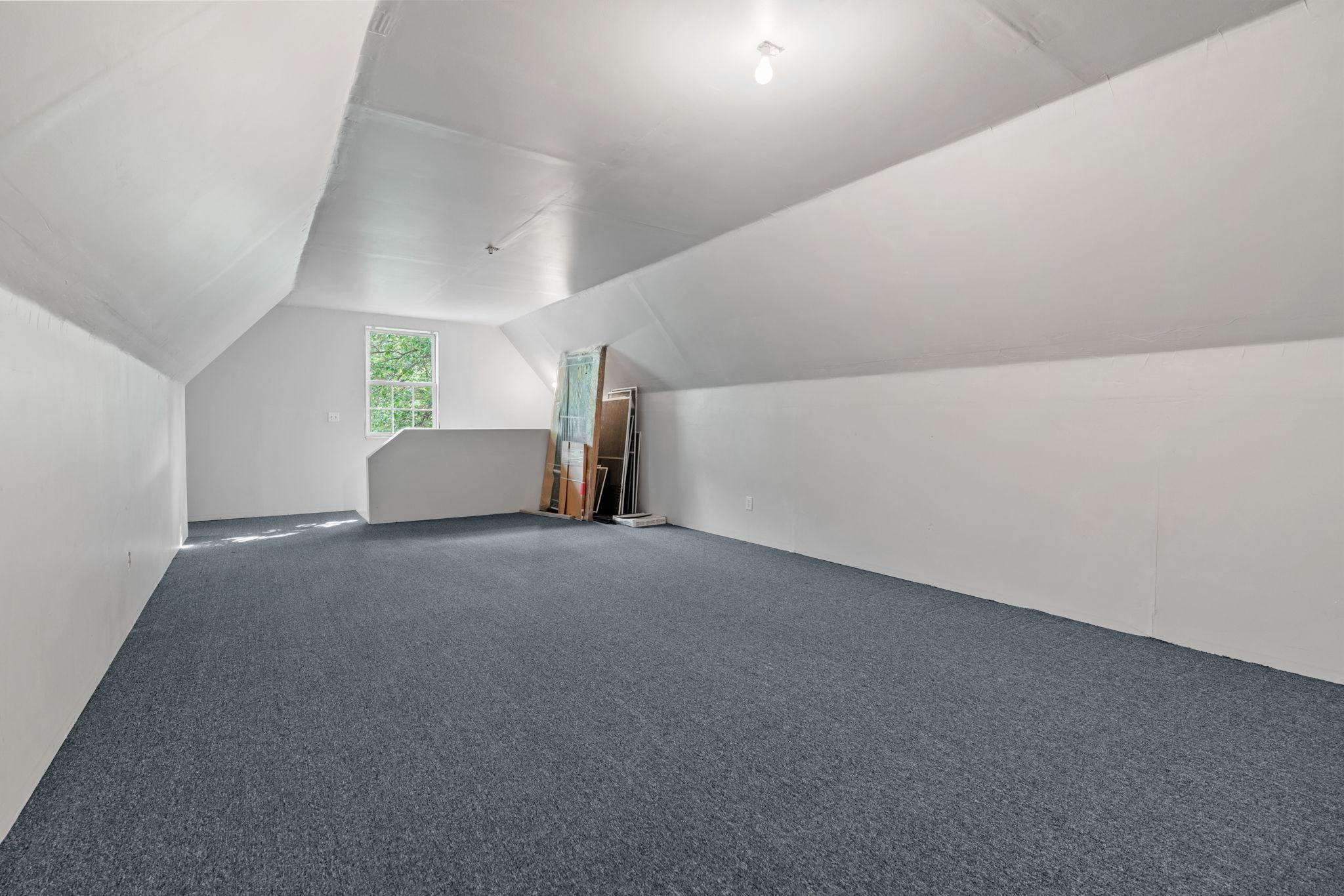 223 E River Parkway Property Photo 31