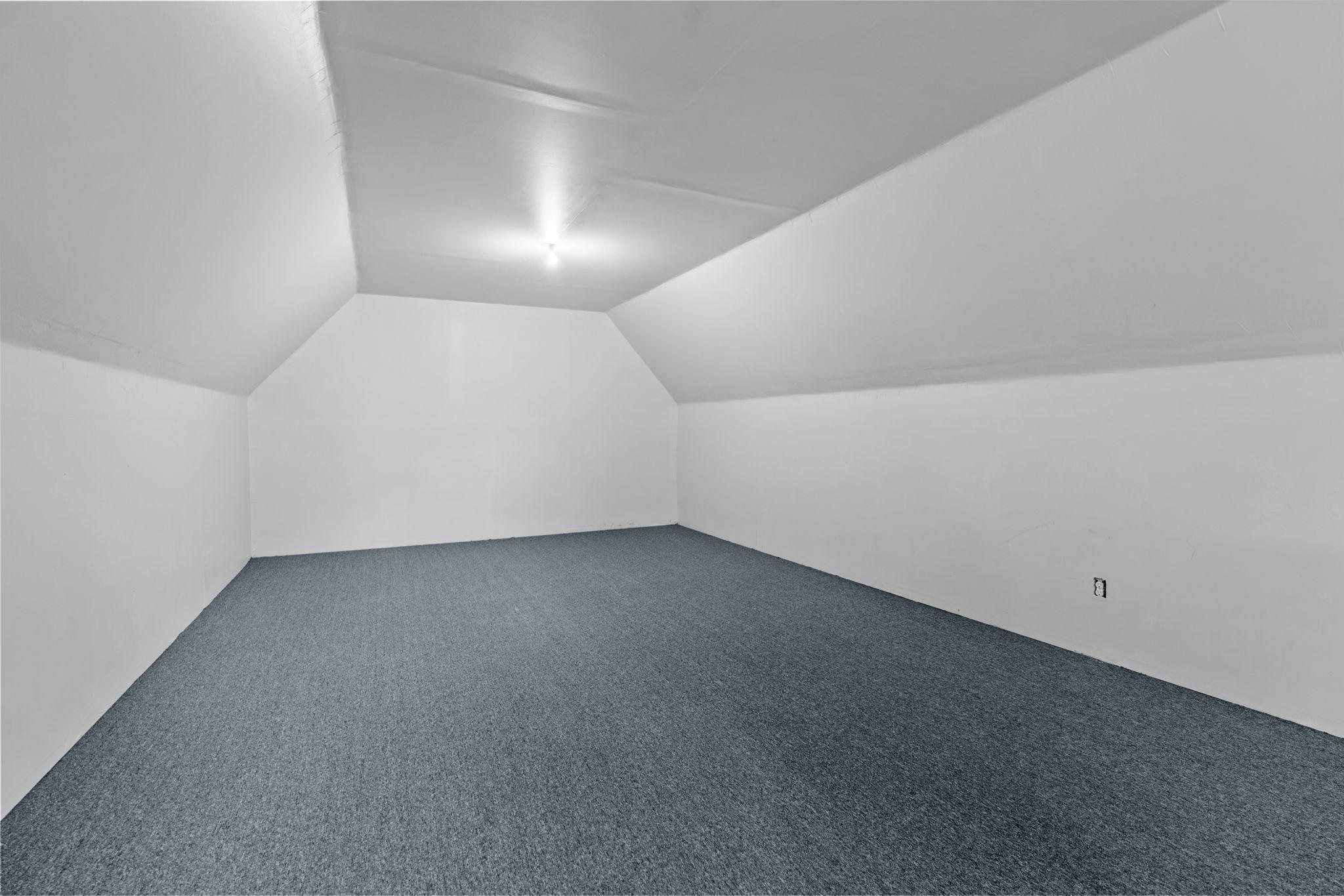 223 E River Parkway Property Photo 32