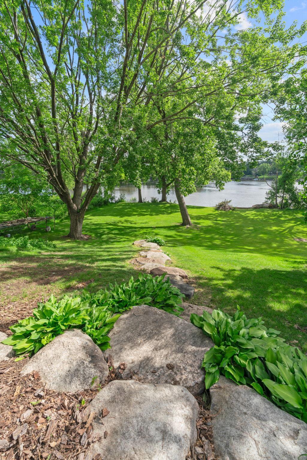 223 E River Parkway Property Photo 39
