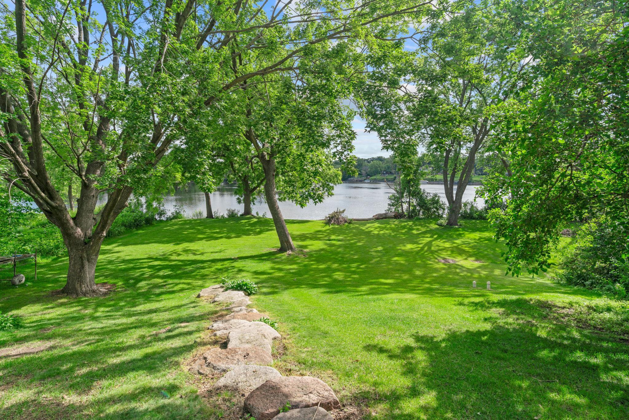 223 E River Parkway Property Photo 40