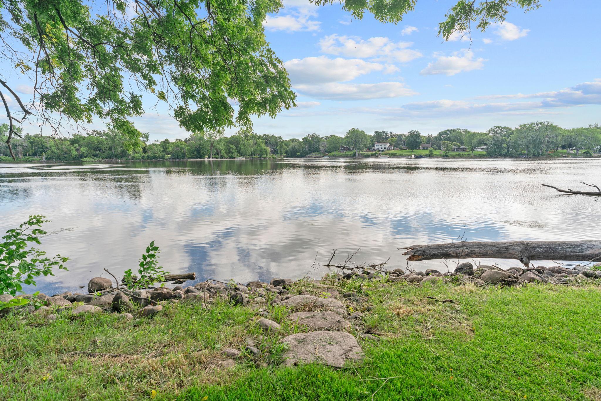 223 E River Parkway Property Photo 42