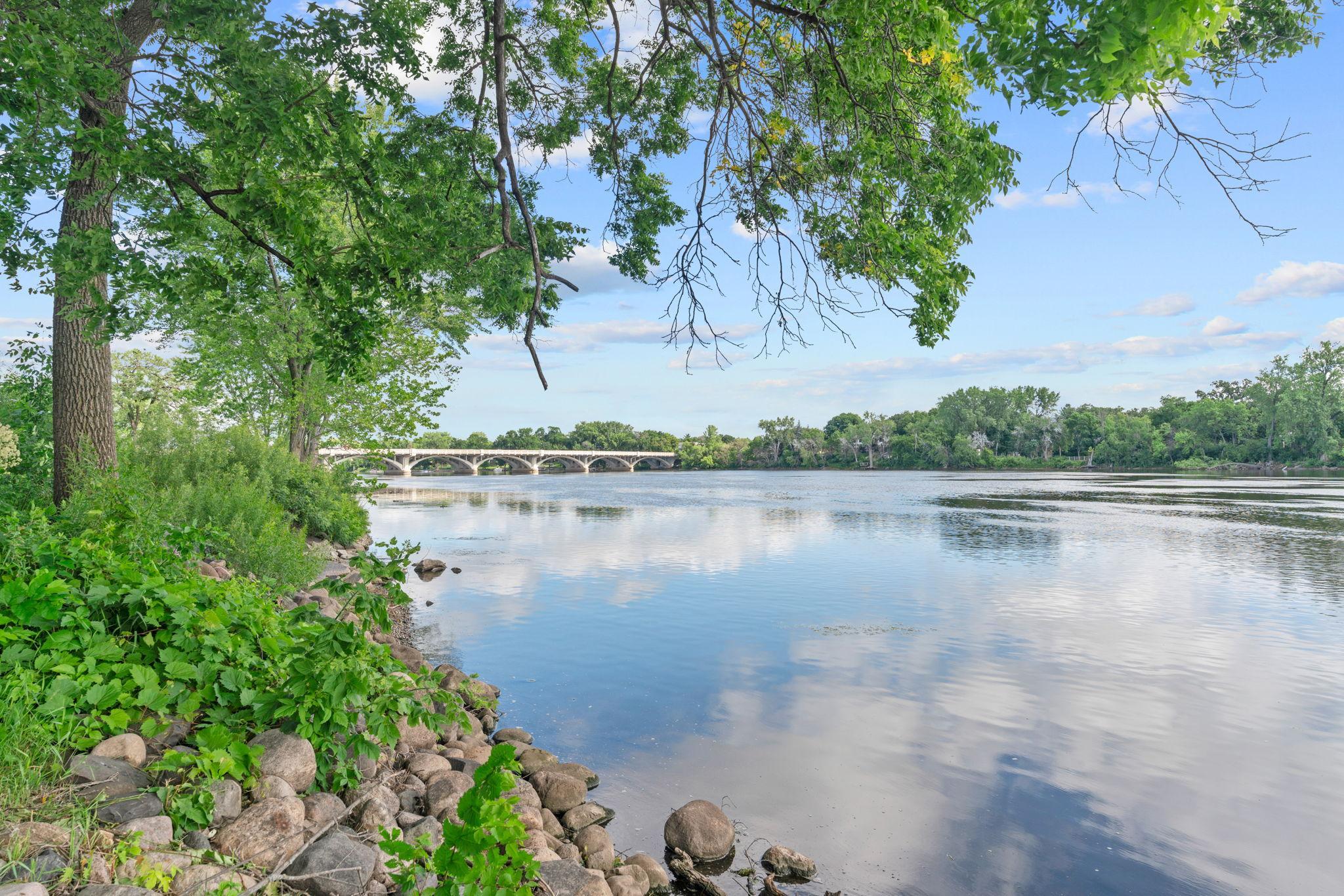 223 E River Parkway Property Photo 43