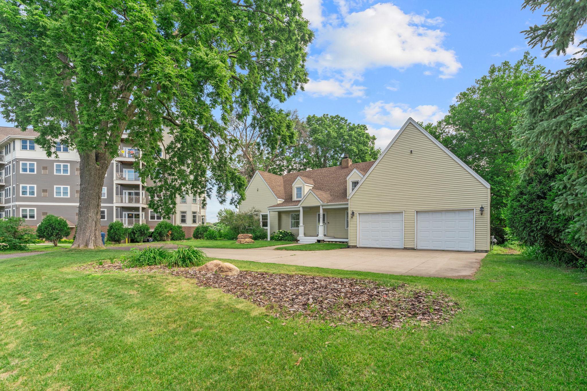 223 E River Parkway Property Photo 55