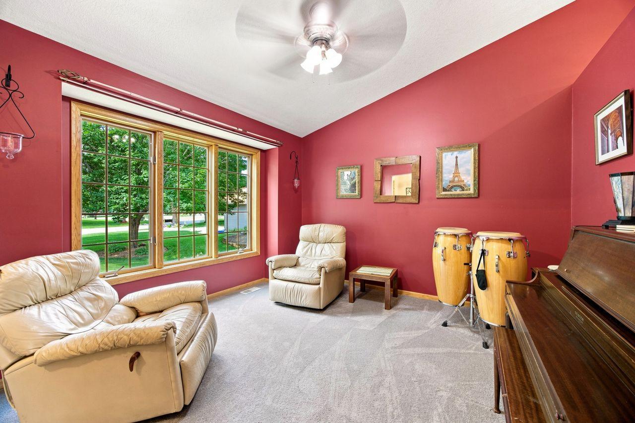 365 Linda Circle Property Photo 4
