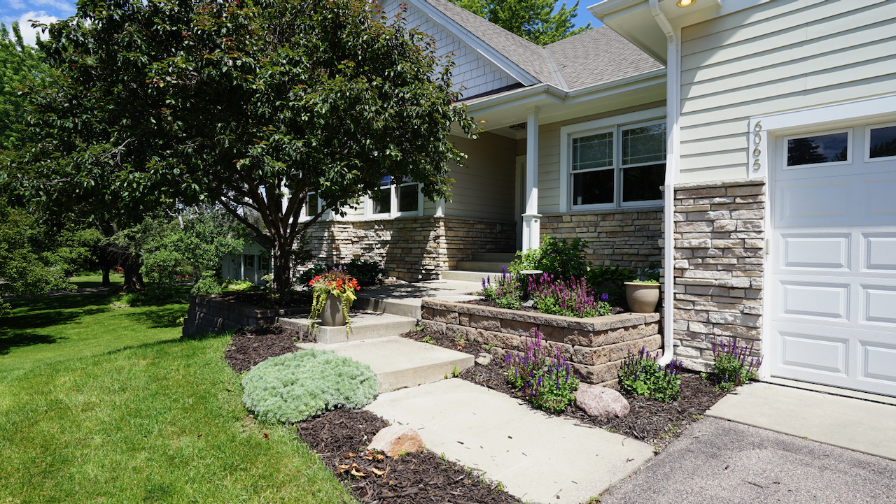 6065 Seamans Drive Property Photo 2