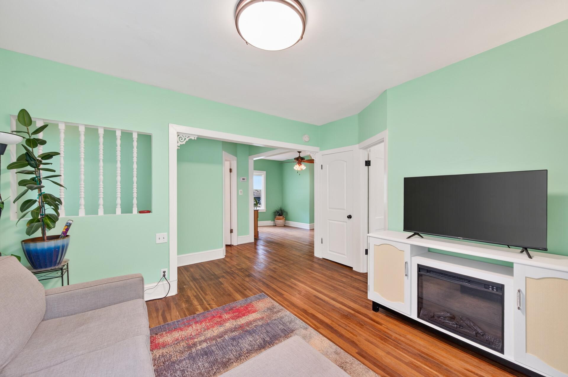 517 Sidney Street E Property Photo 7