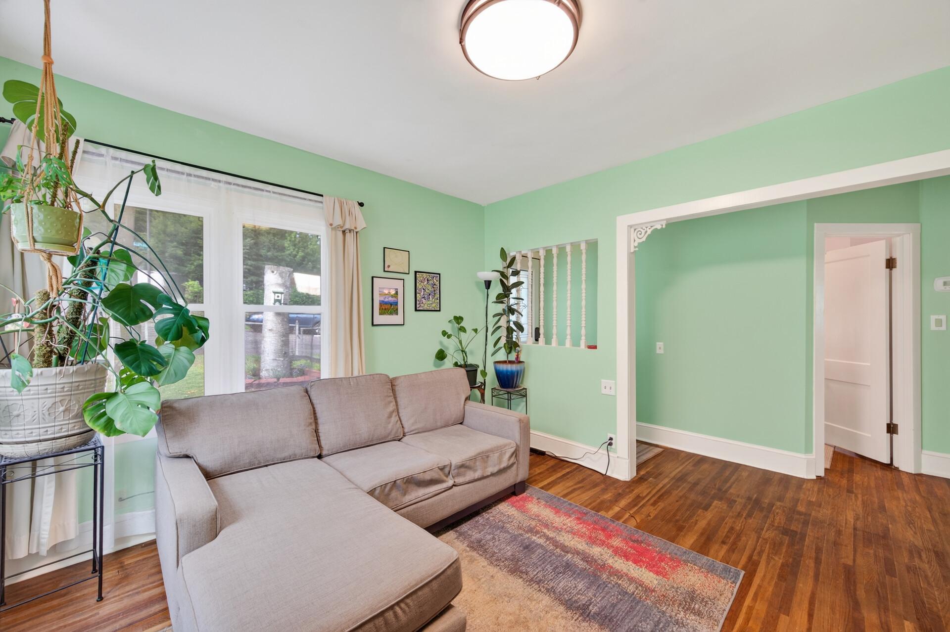 517 Sidney Street E Property Photo 8