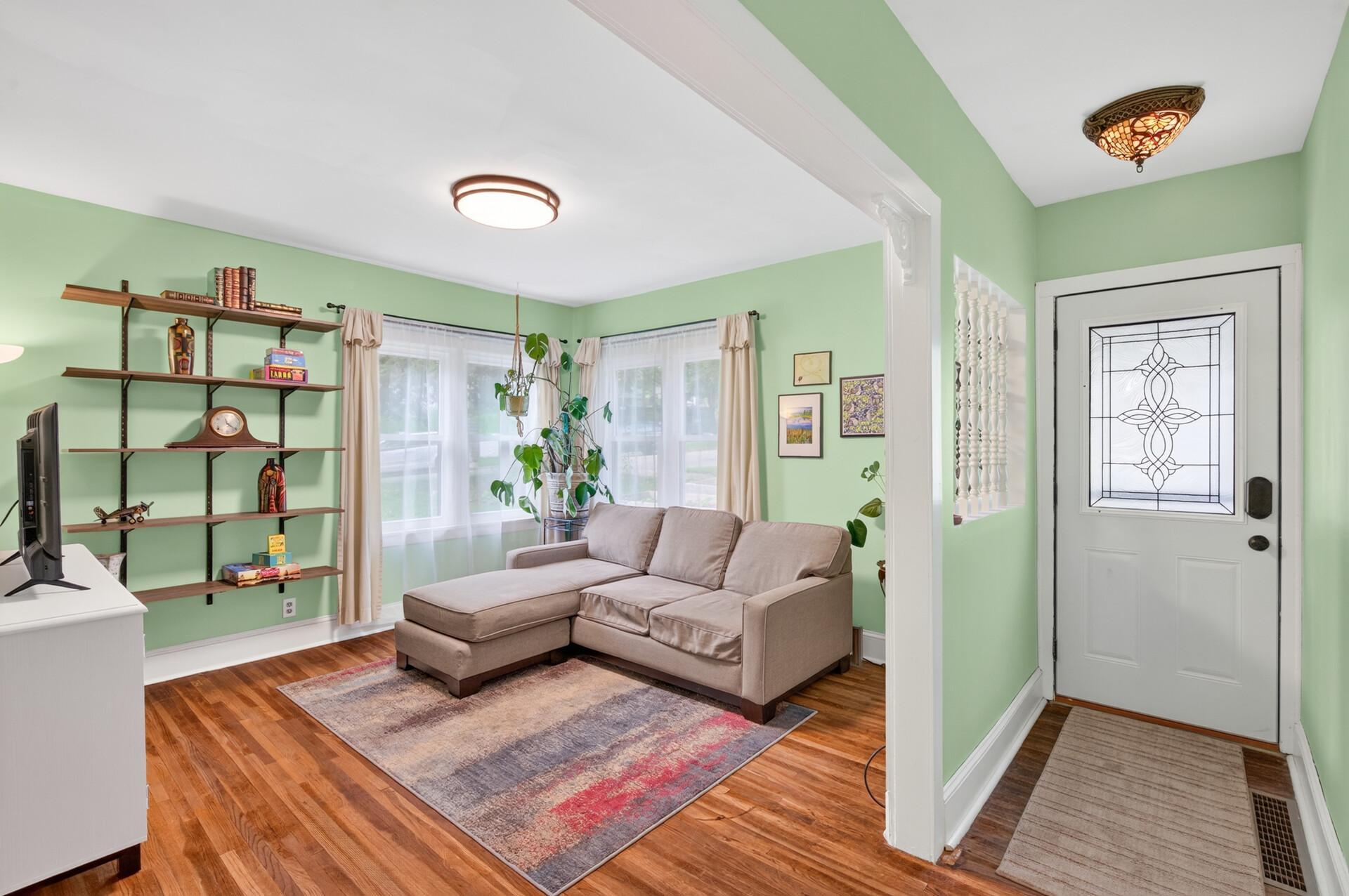 517 Sidney Street E Property Photo 9