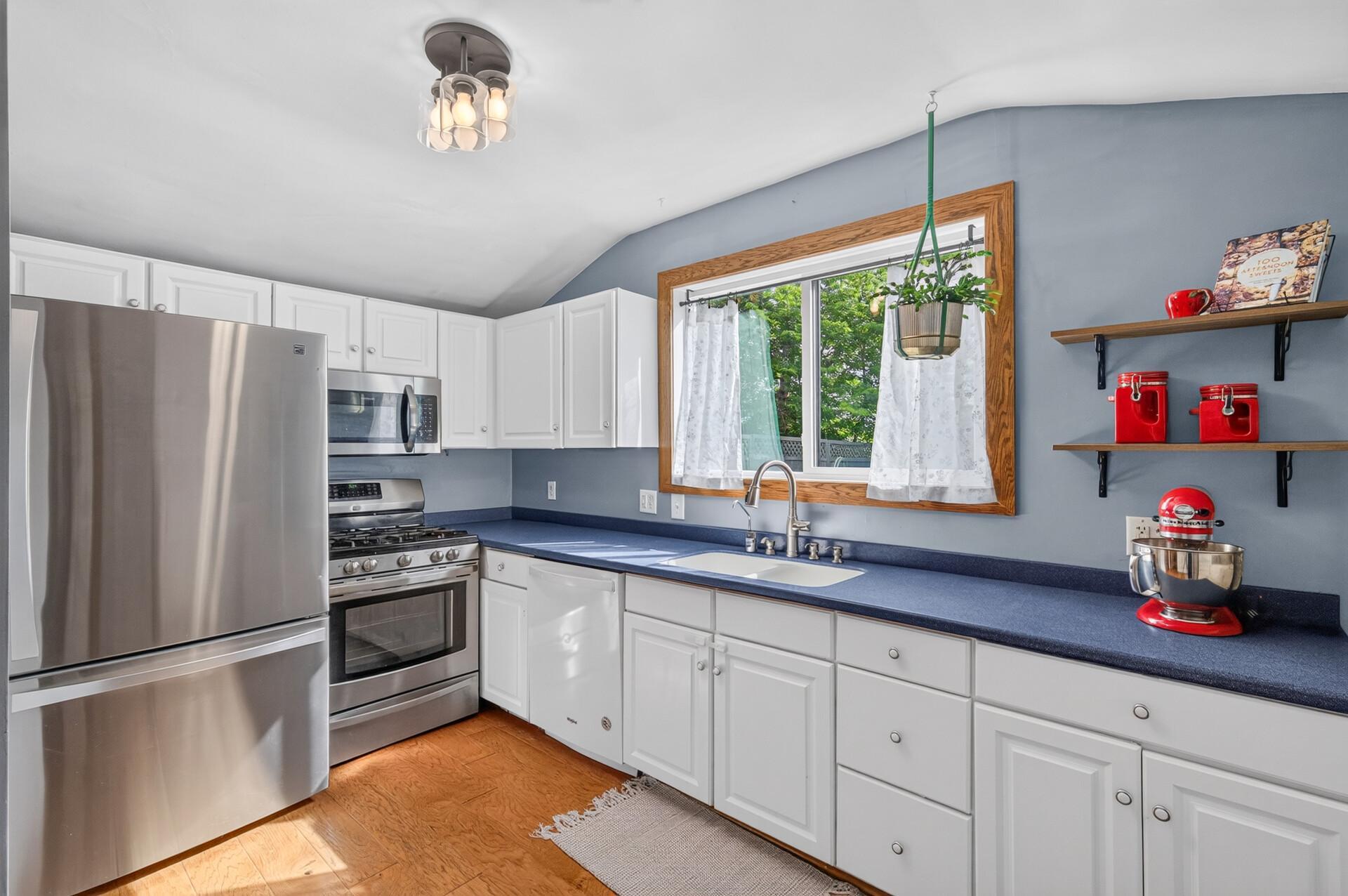 517 Sidney Street E Property Photo 15